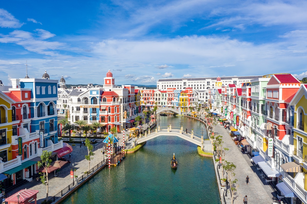 photo-1-1698134578672546286311